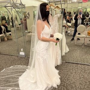 Stunning Wedding Dress by Melissa Sweet, Veil, Belt and Storage Bag